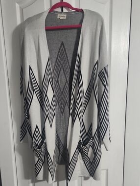 52Seven Light Gray and Black Chevron Open Front Cardigan